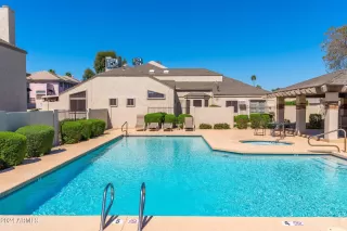 Photo #5: 6696819 Listing