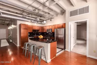 Photo #3: 6697069 Listing