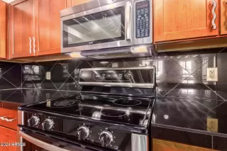 Photo #6: 6697069 Listing