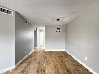 Photo #5: 6697089 Listing