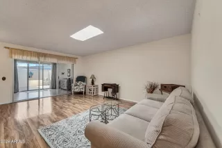 Photo #3: 6697141 Listing