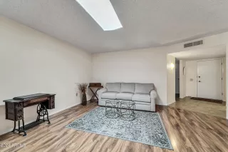 Photo #5: 6697141 Listing