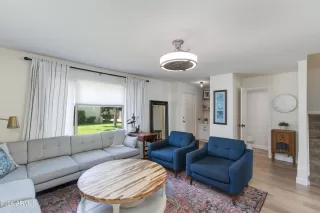 Photo #5: 6697196 Listing