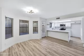 Photo #5: 6698146 Listing