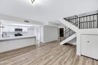 Photo #6: 6698146 Listing