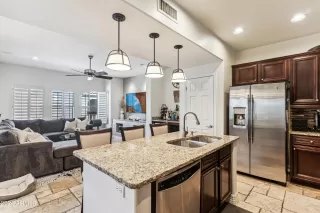 Photo #5: 6698165 Listing