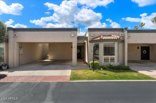 MLS: 6698431 Condo For Sale