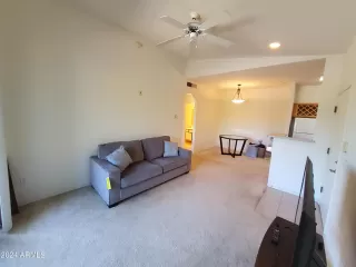 Photo #4: 6698685 Listing