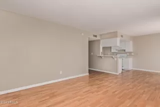 Photo #3: 6698700 Listing 