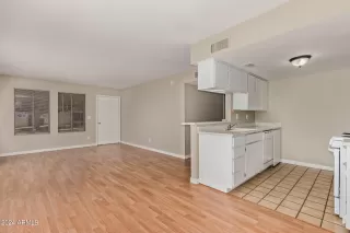 Photo #5: 6698700 Listing 
