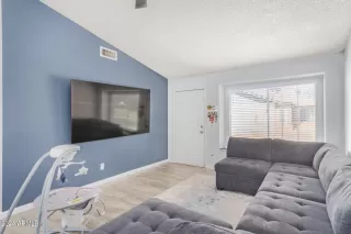 Photo #5: 6698786 Listing