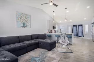 Photo #6: 6698786 Listing