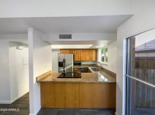 Photo #5: 6698838 Listing