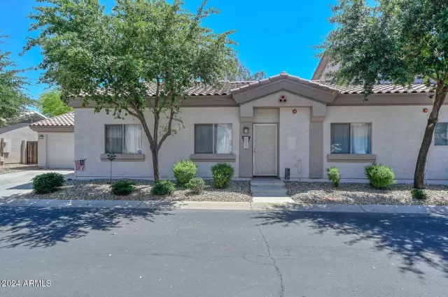 MLS: 6698990 Condo For Sale