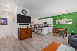 Photo #5: 6699089 Listing