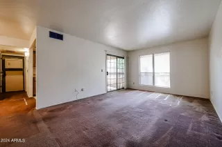 Photo #5: 6699524 Listing