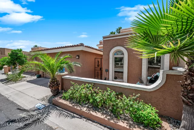 MLS: 6699550 Condo For Sale