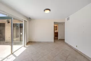 Photo #5: 6700302 Listing