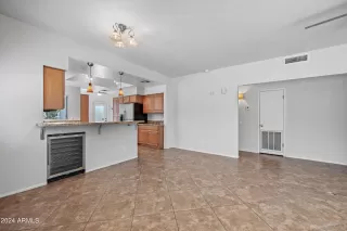 Photo #5: 6700400 Listing