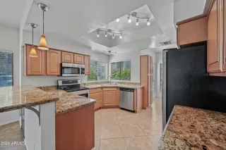 Photo #6: 6700400 Listing