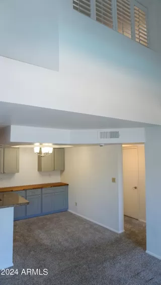 Photo #6: 6700428 Listing