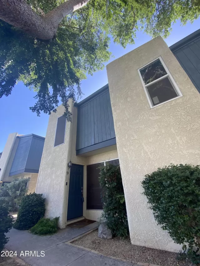 MLS: 6700923 Condo For Sale