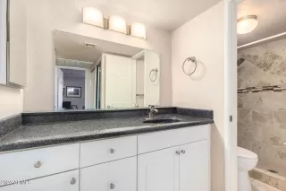 Photo #6: 6701160 Listing