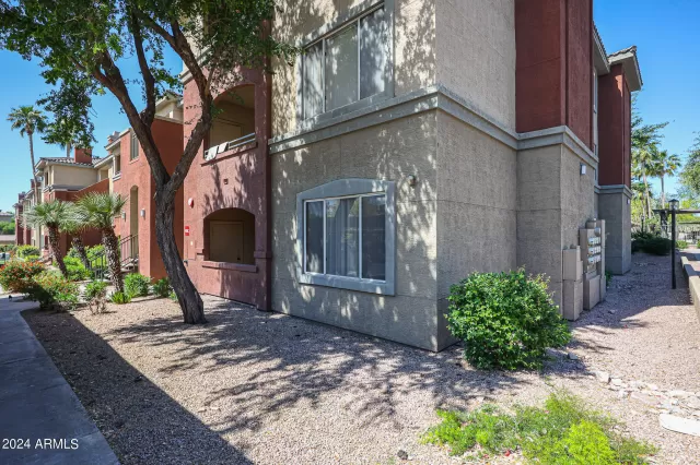 MLS: 6701202 Condo For Sale