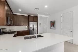 Photo #2: 6701330 Listing