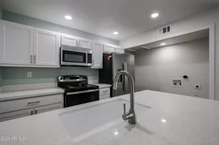 Photo #5: 6701390 Listing 