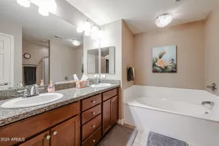 Photo #6: 6701686 Listing