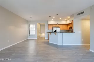 Photo #2: 6702017 Listing