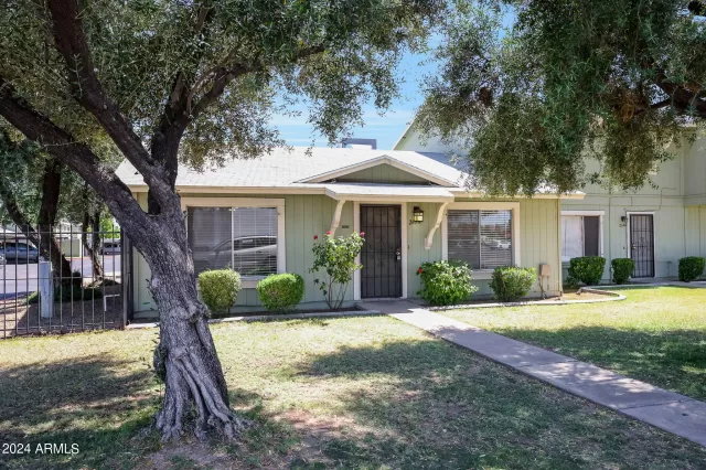 MLS: 6702558 Condo For Sale