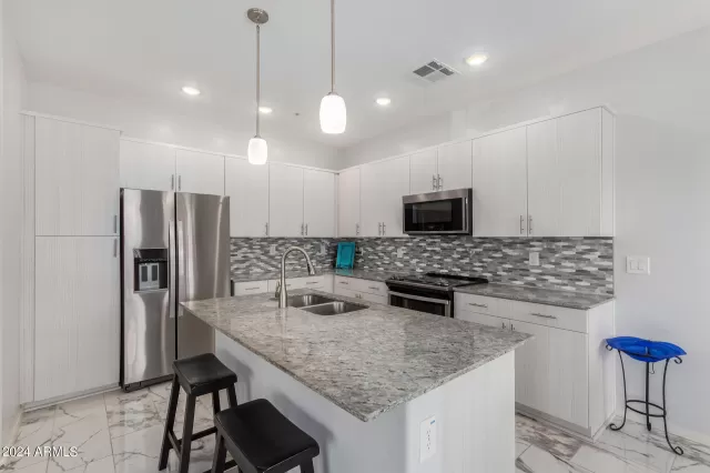 MLS: 6702633 Condo For Sale