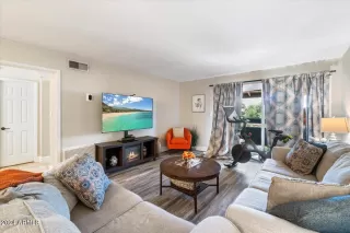 Photo #6: 6702742 Listing 