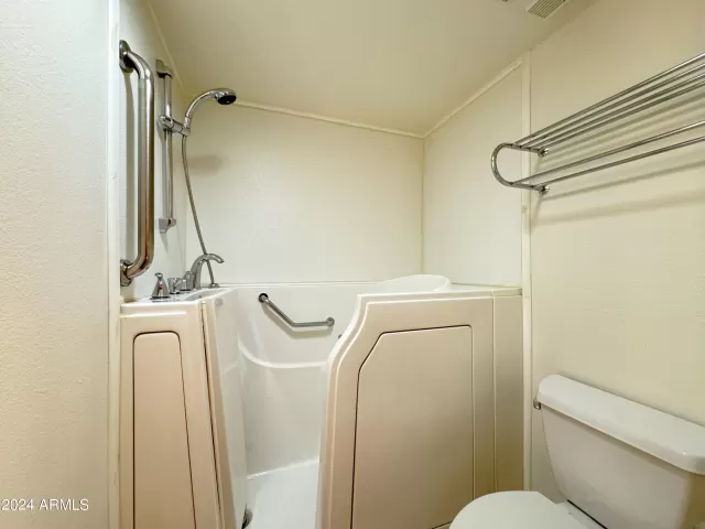 MLS: 6702971 Condo For Sale