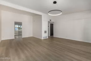 Photo #6: 6703516 Listing