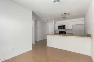 Photo #5: 6704062 Listing