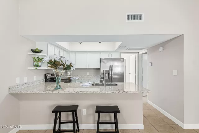 MLS: 6704128 Condo For Sale