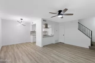 Photo #5: 6704322 Listing