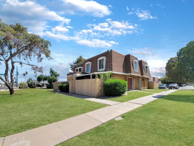 MLS: 6704435 Condo For Sale