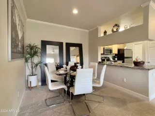 Photo #5: 6704800 Listing