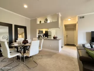 Photo #6: 6704800 Listing