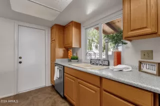 Photo #3: 6705697 Listing