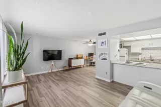 Photo #3: 6706081 Listing 