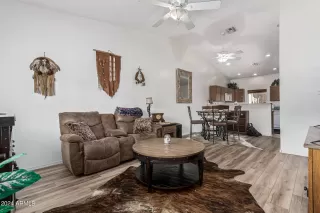 Photo #4: 6707053 Listing