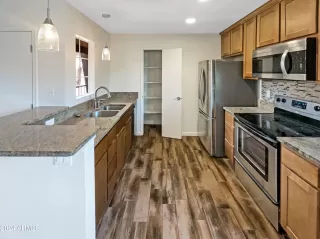 Photo #5: 6707184 Listing