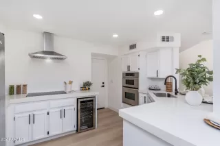 Photo #5: 6707218 Listing