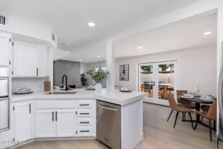 Photo #6: 6707218 Listing