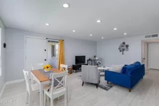 Photo #5: 6707376 Listing